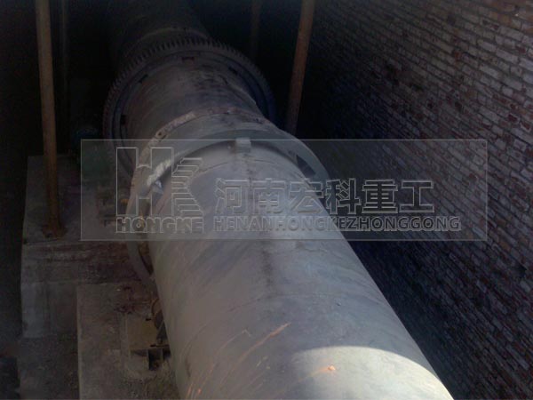 新疆哈密雙段陶?；剞D(zhuǎn)窯生產(chǎn)現(xiàn)場